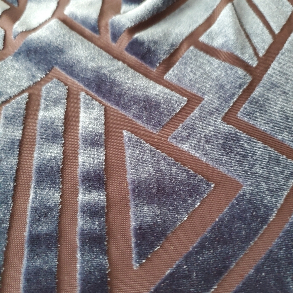 VINCE CAMUTO crushed velvet geometric dress. Size 6 - Picture 4 of 10